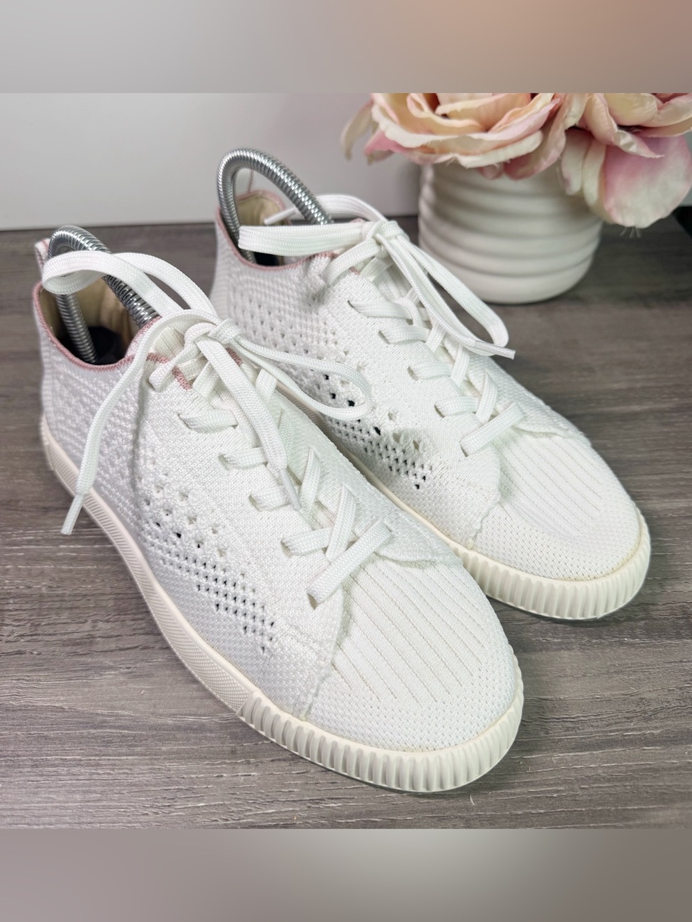 Vivaia Evermore White Knit Washable Sneakers with Pink Trim size 39/US8 EUC - Picture 3 of 8